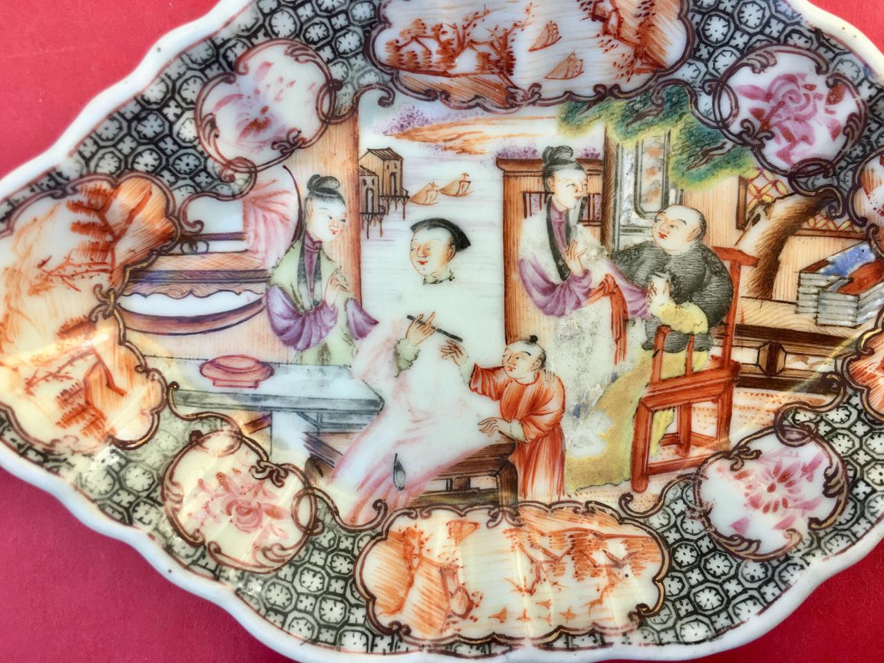 "Exquisite 18th Century Chinese Polychrome Spoon Tray – Qianlong Dynasty (1736–1795)"