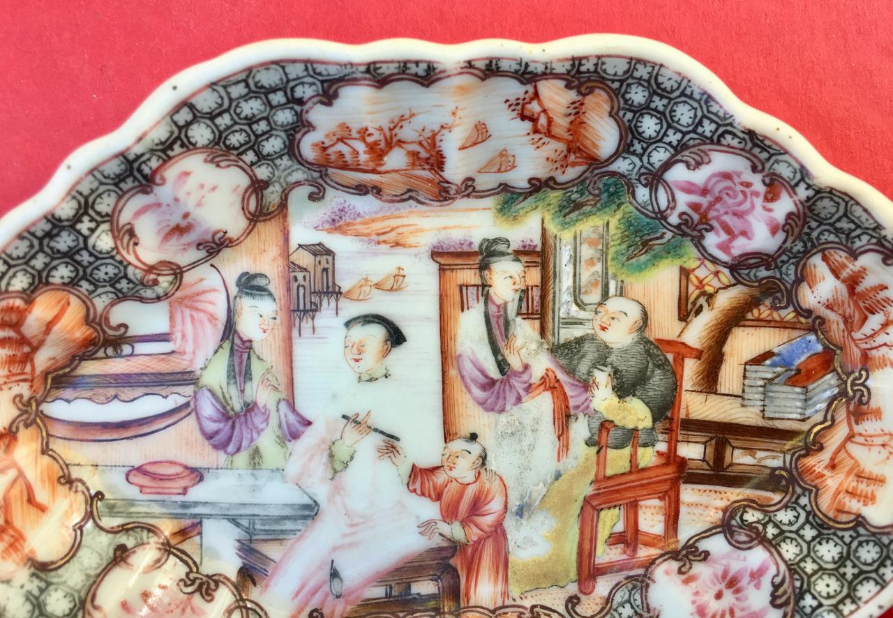 "Exquisite 18th Century Chinese Polychrome Spoon Tray – Qianlong Dynasty (1736–1795)"