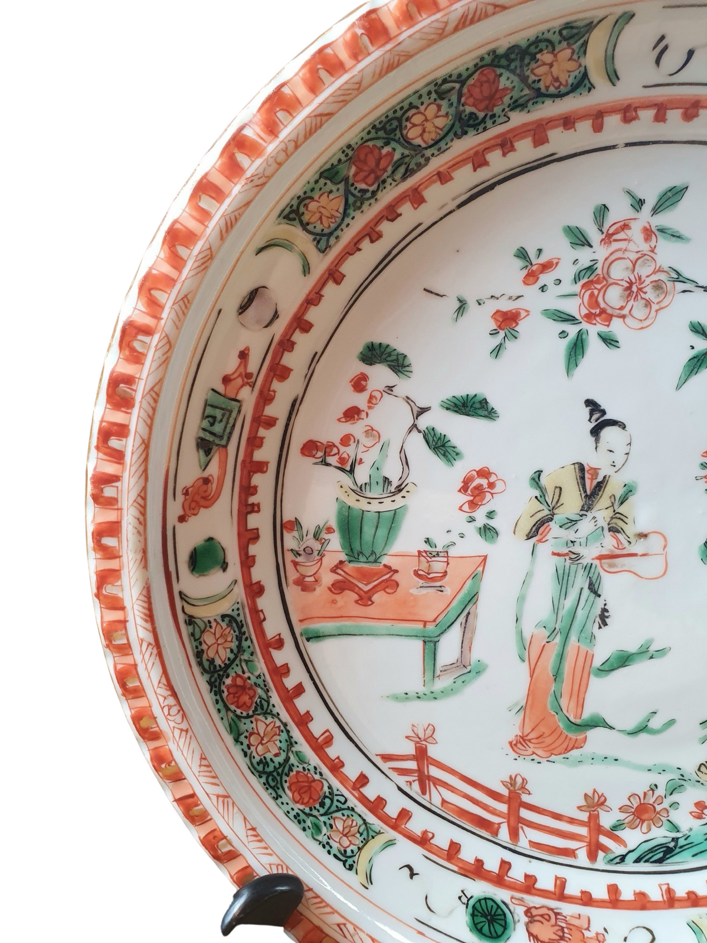 A PAIR OF CHINESE KANGXI (1661-1722) FAMILLE VERTE PIE CRUST PLATES