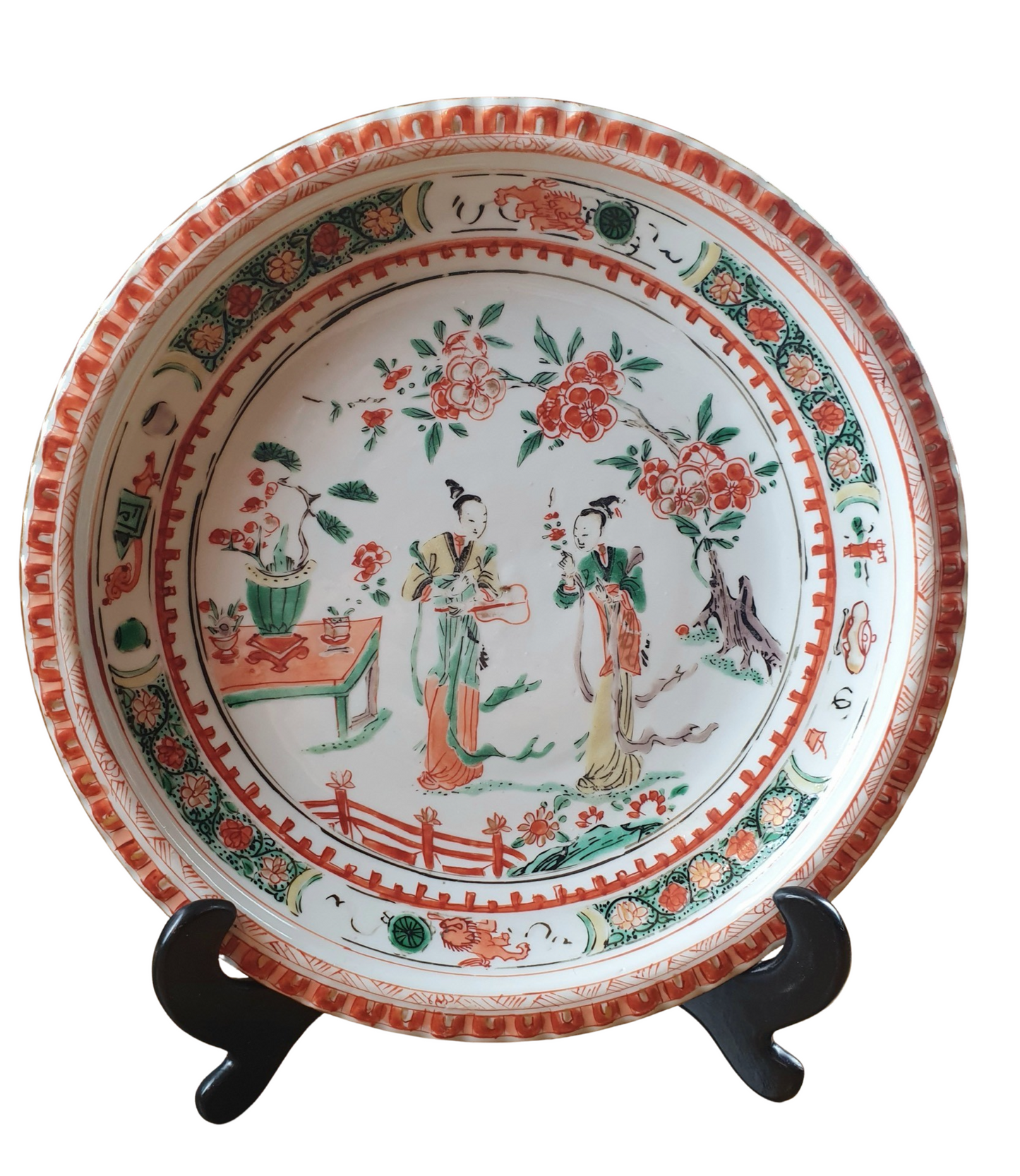 A PAIR OF CHINESE KANGXI (1661-1722) FAMILLE VERTE PIE CRUST PLATES